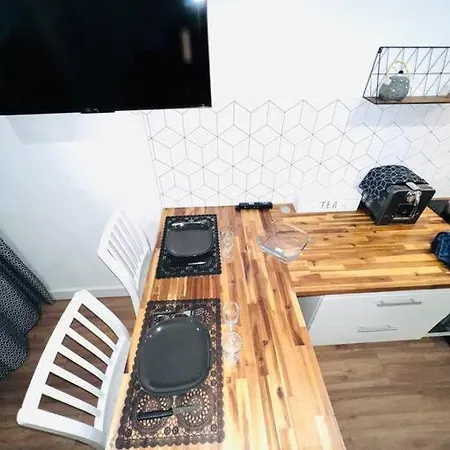 Joli Studio Une Piece Entierement Renove Et Equipe Classe 2 Etoiles Balaruc-les-Bains Buitenkant foto