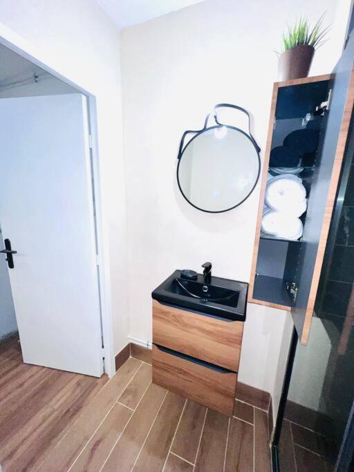 Joli Piece Entierement Renove Et Equipe Classe 2 Etoiles Apartment *