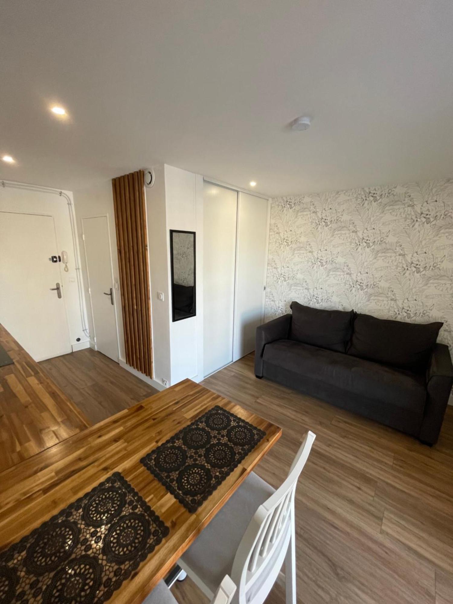 Joli Piece Entierement Renove Et Equipe Classe 2 Etoiles * Balaruc-les-Bains