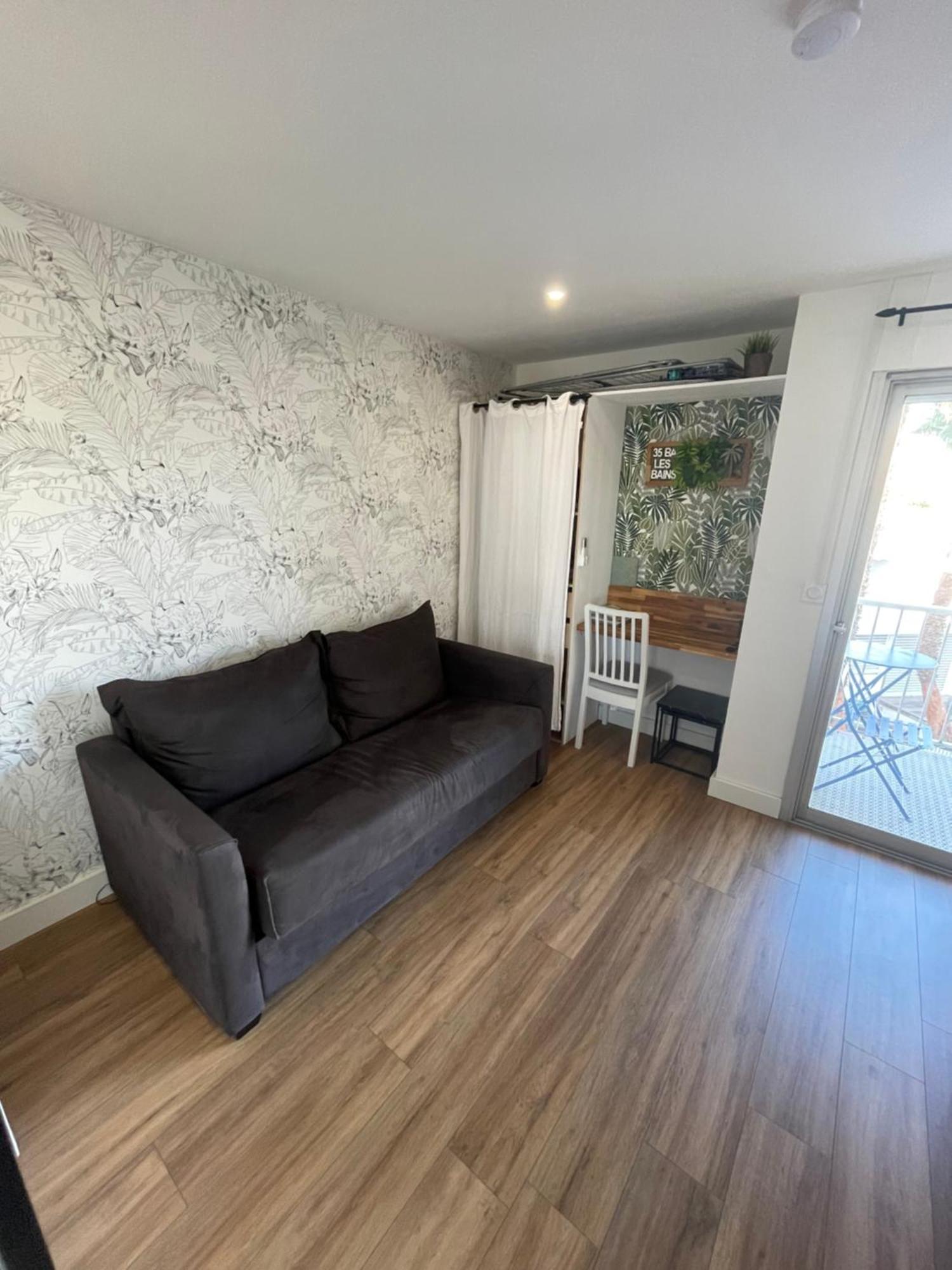 Joli Piece Entierement Renove Et Equipe Classe 2 Etoiles Balaruc-les-Bains